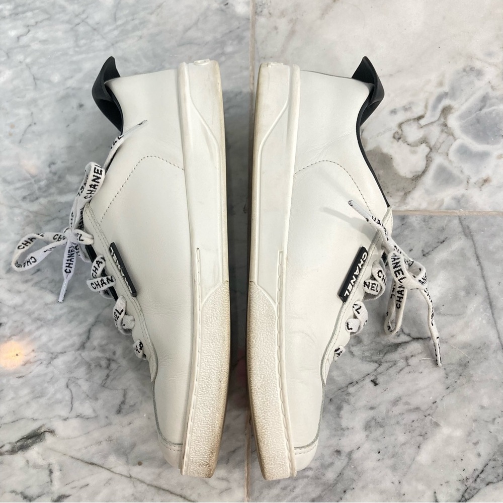 CHANEL Weekend Logo CC White Black Lagerfeld Leather Sneakers - Picture 6 of 14